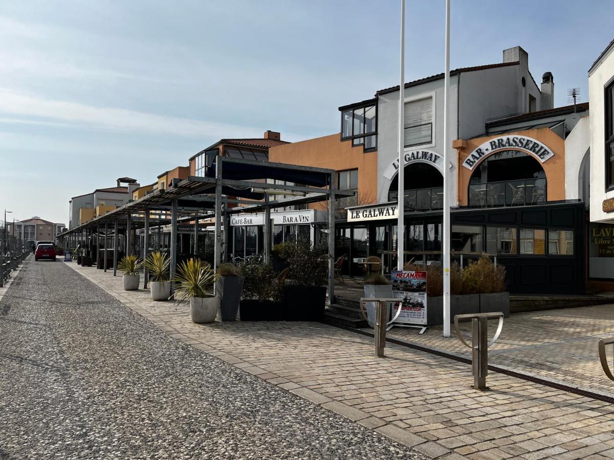Appartement 1 Chambre, Avec Loggia Et Vue Sur Le Port Olona La Chaume Luaran gambar